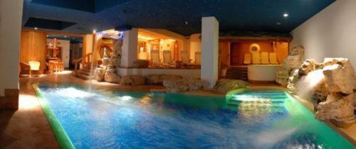 Eco Wellness Hotel Notre Maison กอนเญ ภายนอก รูปภาพ