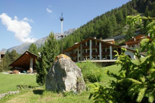 Eco Wellness Hotel Notre Maison กอนเญ ภายนอก รูปภาพ