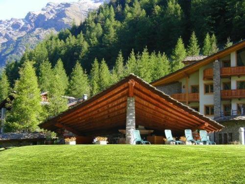 Eco Wellness Hotel Notre Maison กอนเญ ภายนอก รูปภาพ