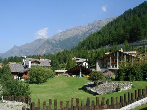 Eco Wellness Hotel Notre Maison กอนเญ ภายนอก รูปภาพ