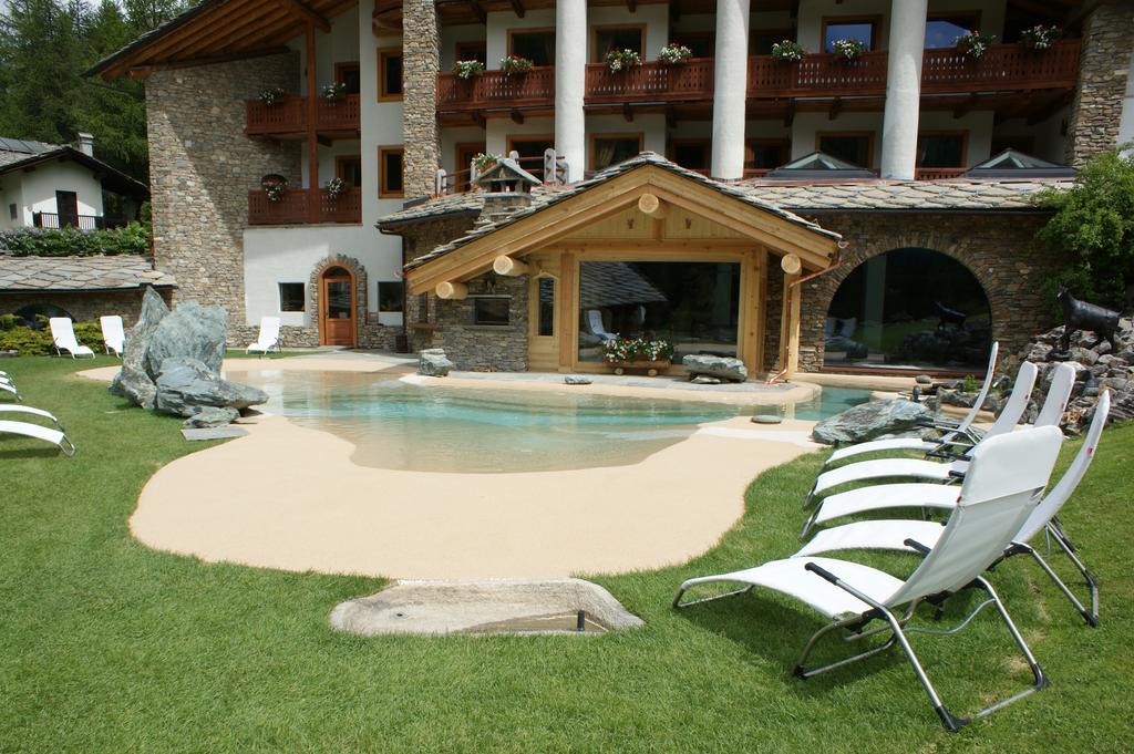 Eco Wellness Hotel Notre Maison กอนเญ ภายนอก รูปภาพ
