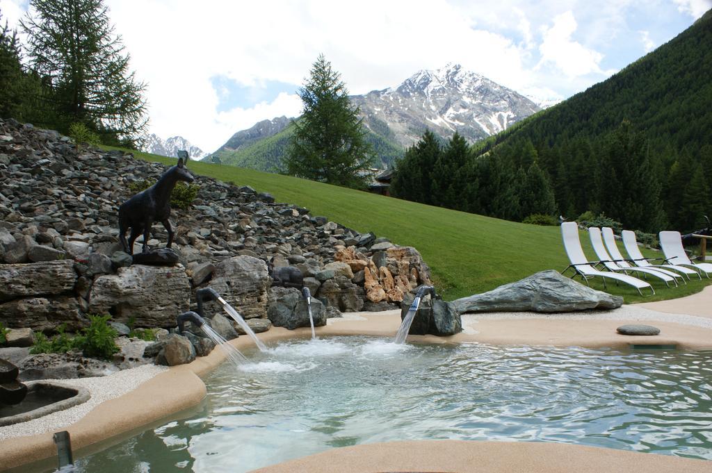 Eco Wellness Hotel Notre Maison กอนเญ ภายนอก รูปภาพ