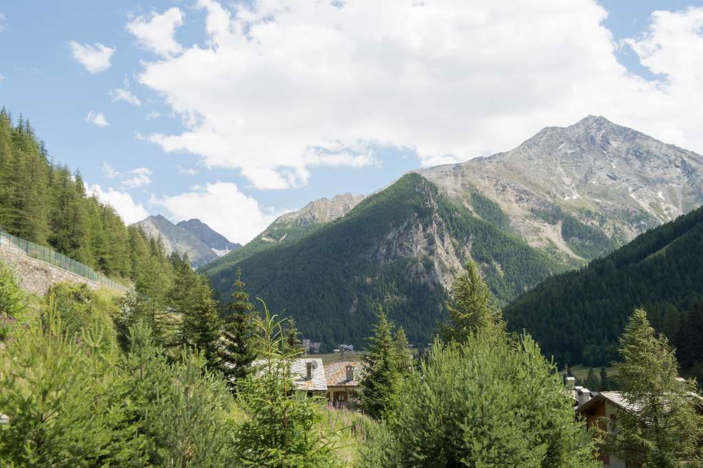 Eco Wellness Hotel Notre Maison กอนเญ ภายนอก รูปภาพ