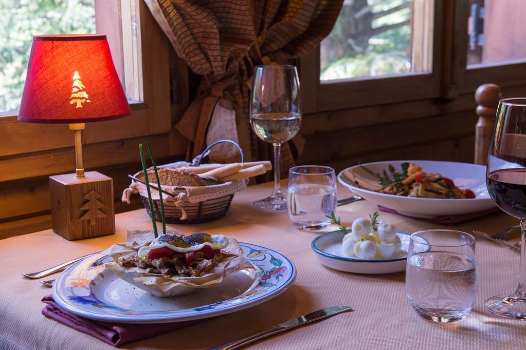 Eco Wellness Hotel Notre Maison กอนเญ ร้านอาหาร รูปภาพ